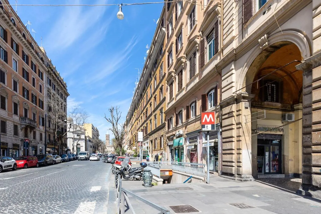 Colosseo Design Loft Rome Italy